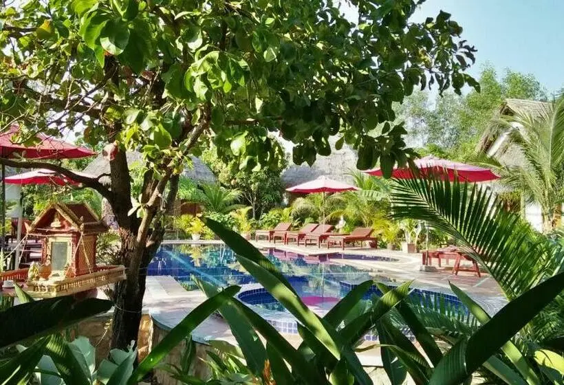 اتاق استاندارد سه تخته با چشمانداز استخر, Darica Resort