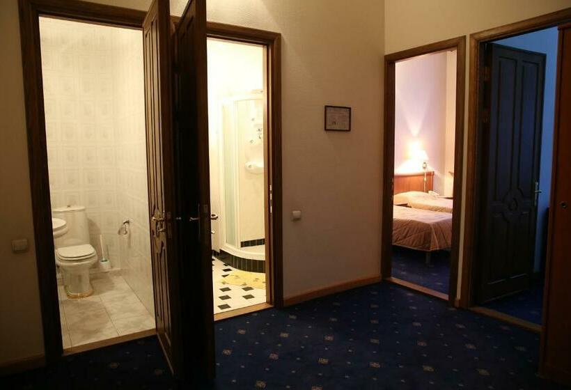 اتاق خانوادگی, Araks Hotel Complex