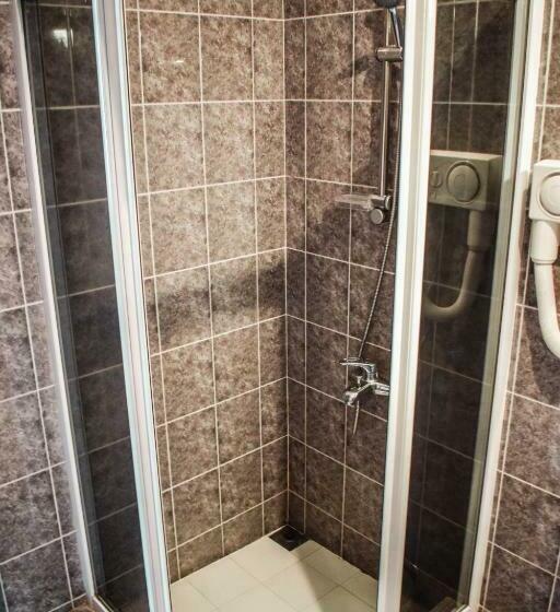 اتاق استاندارد سه نفره, Araks Hotel Complex