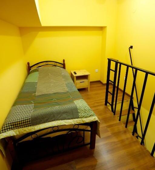 اتاق اکونومی یک تخته, Araks Hotel Complex