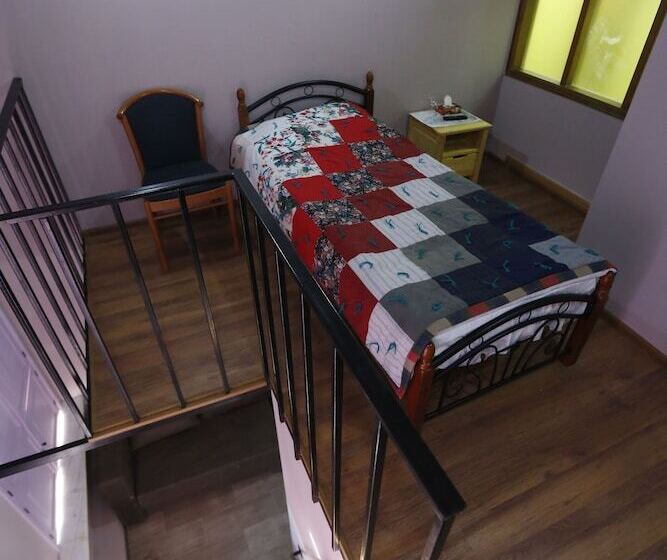 اتاق اکونومی یک تخته, Araks Hotel Complex