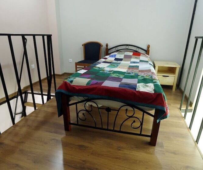 اتاق اکونومی یک تخته, Araks Hotel Complex