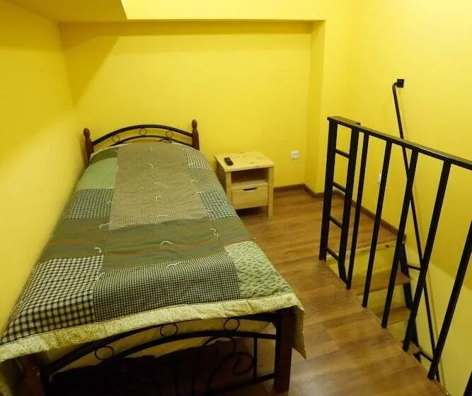 اتاق اکونومی یک تخته, Araks Hotel Complex