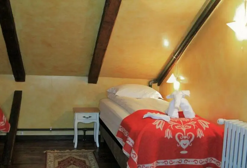 اتاق لوکس, Tindastoll
