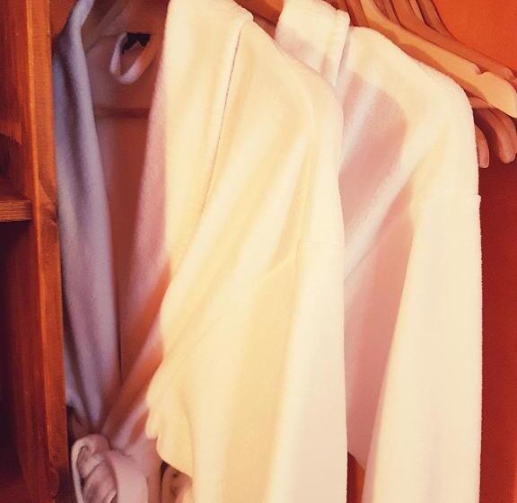 Habitación Deluxe, Tindastoll