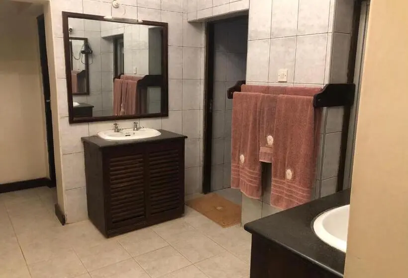 اتاق لوکس یک تخته, Impala Safari Lodge
