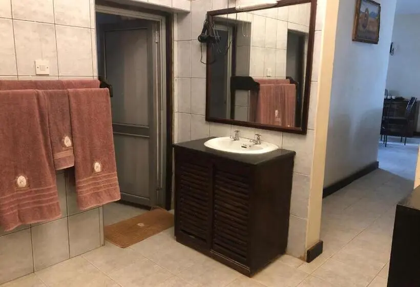اتاق لوکس, Impala Safari Lodge