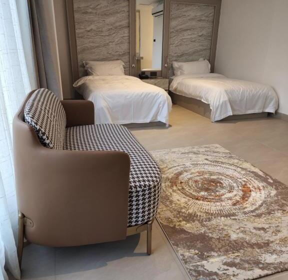 سوئیت 2 خوابه, Imperial Suites