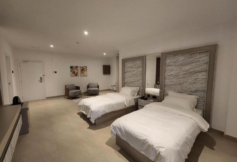 اتاق سوپریور, Imperial Suites
