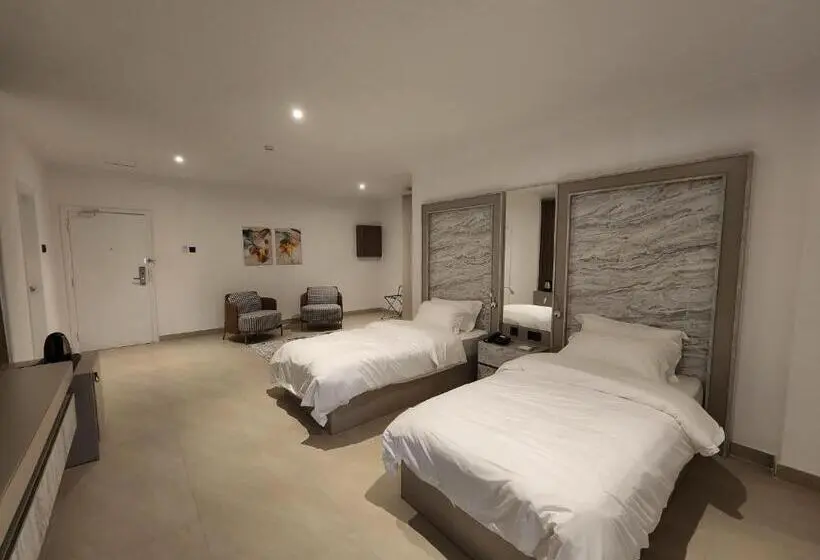 اتاق سوپریور, Imperial Suites