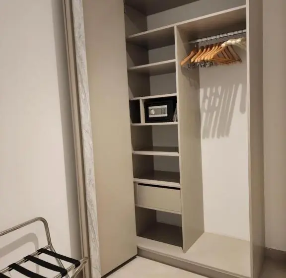 اتاق اکونومی, Imperial Suites