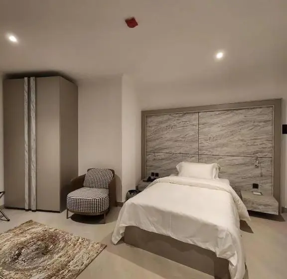 اتاق استاندارد یک نفره, Imperial Suites