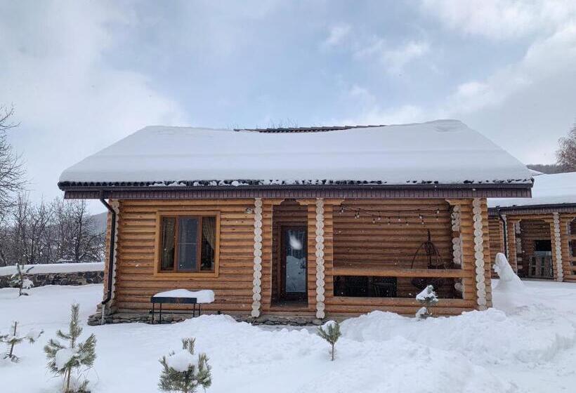 خانه 1 خوابه, Grace Kecharis