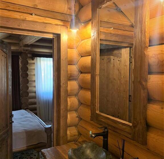 خانه 2 خوابه, Grace Kecharis