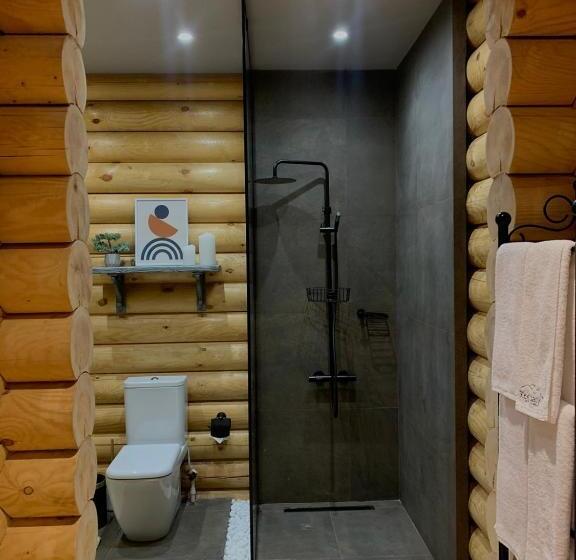 خانه 2 خوابه, Grace Kecharis