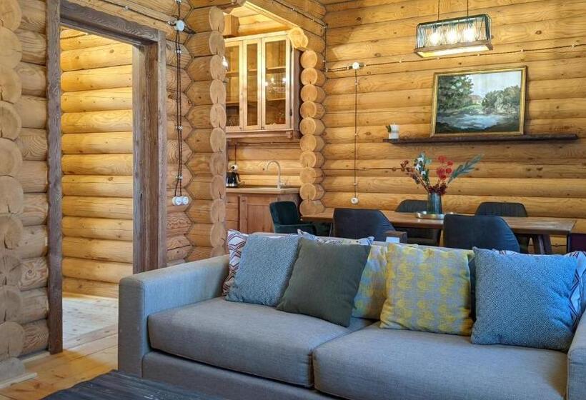 خانه 2 خوابه, Grace Kecharis