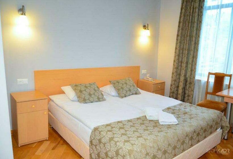 اتاق استاندارد, Yeghevnut