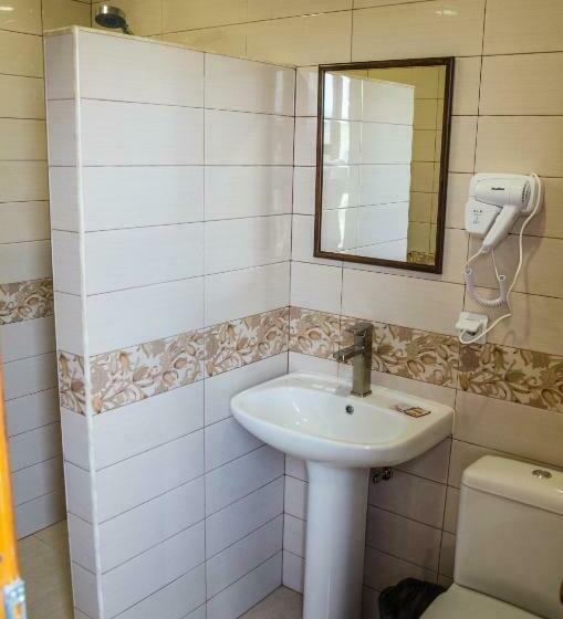 اتاق استاندارد سه نفره, Yeghevnut