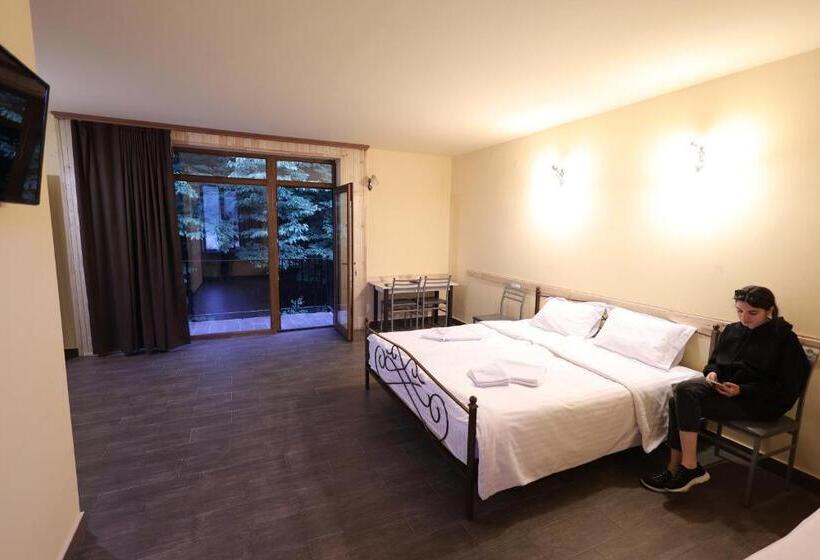 اتاق استاندارد, Yeghevnut