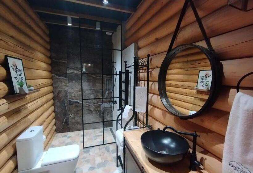 خانه 1 خوابه, Grace Kecharis