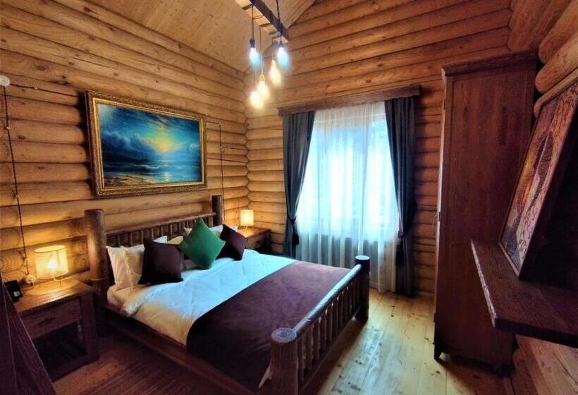 خانه 1 خوابه, Grace Kecharis