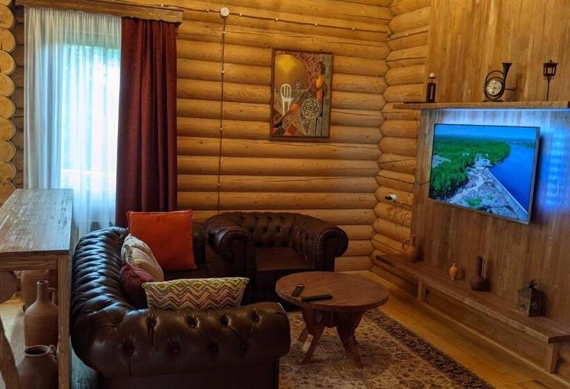 خانه 1 خوابه, Grace Kecharis