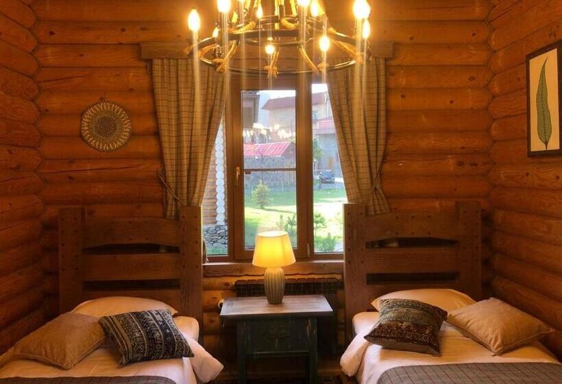 خانه 2 خوابه, Grace Kecharis