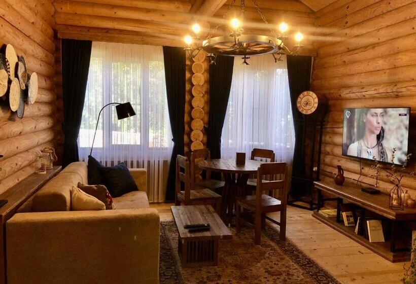 خانه 2 خوابه, Grace Kecharis