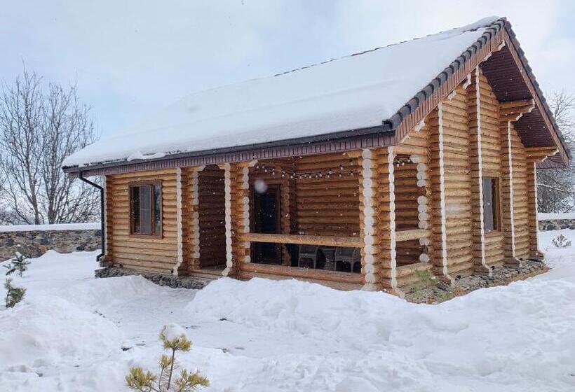 خانه 2 خوابه, Grace Kecharis