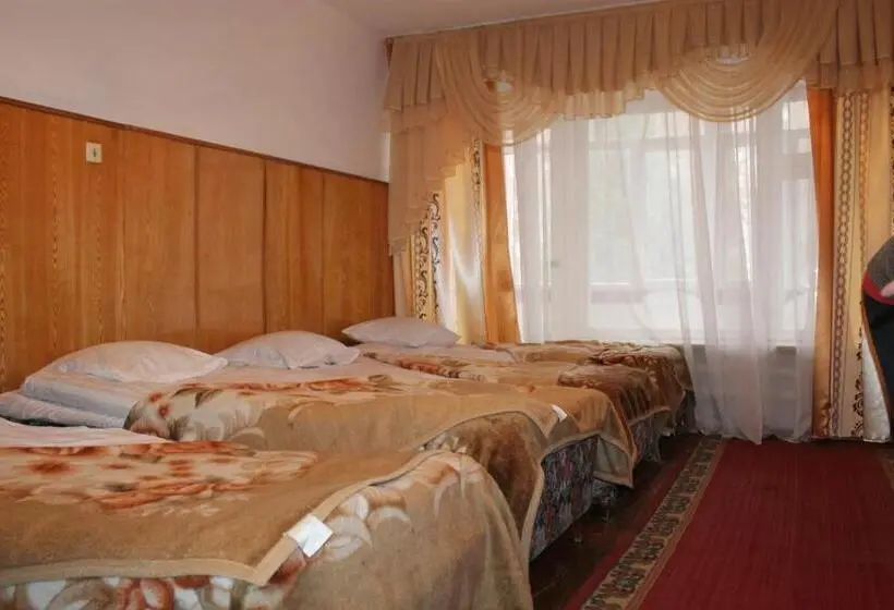 اتاق استاندارد چهارنفره با سرویس بهداشتی مشترک, Otel Issyk Kul Karakol