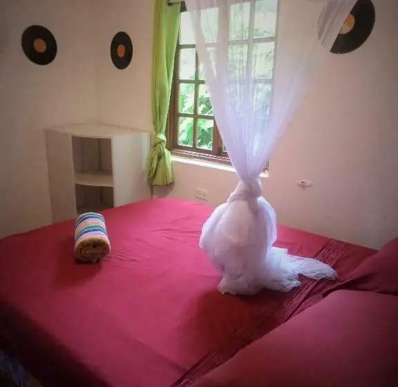 اتاق خانوادگی, La Familia Guest House And Natural Farm