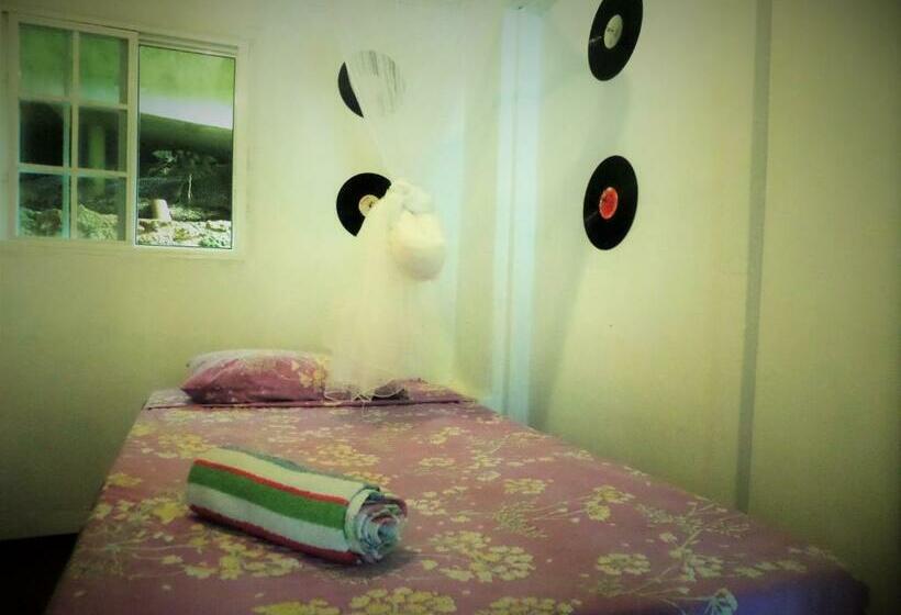 اتاق خانوادگی, La Familia Guest House And Natural Farm