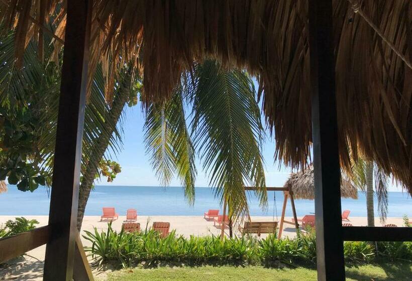 بنجلو قياسى مطل على البحر, St. George's Caye Resort