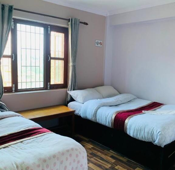 اتاق خانوادگی با چشم‌انداز کوه, Bandipur Samira Homestay   Experience The Best For Less