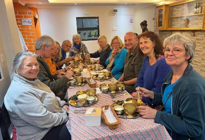 اتاق خانوادگی با چشم‌انداز کوه, Bandipur Samira Homestay   Experience The Best For Less