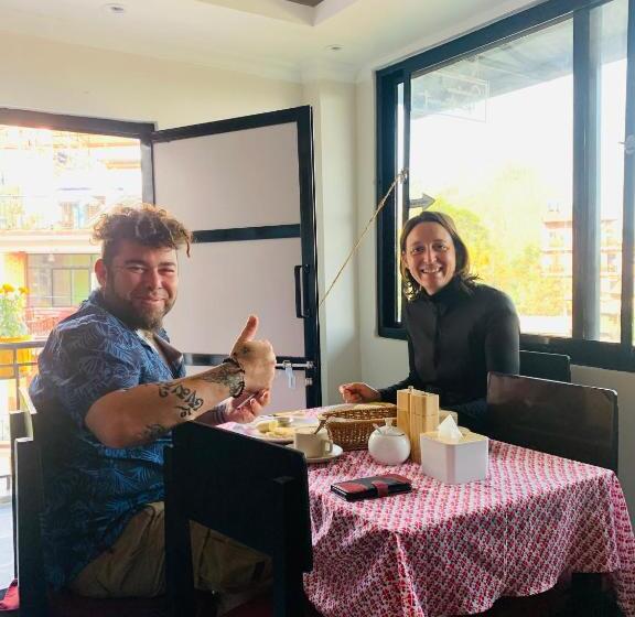 اتاق خانوادگی با چشم‌انداز کوه, Bandipur Samira Homestay   Experience The Best For Less