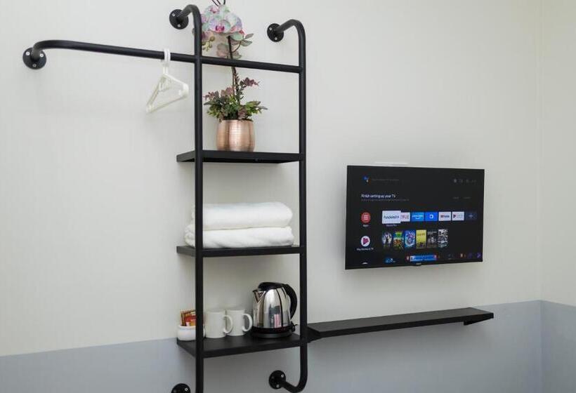 标准三人间, Luma Senawang