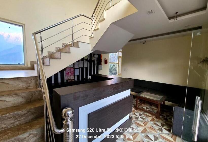 수피리어 룸, Neo Himalyan Stays