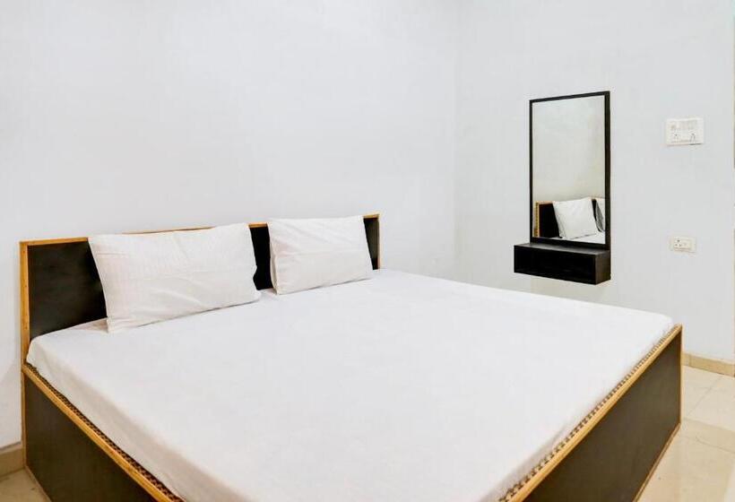 트리플 클래식 룸, Oyo Muchhad 75