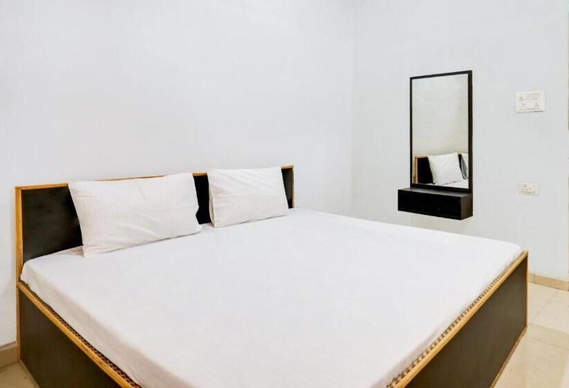 트리플 클래식 룸, Oyo Muchhad 75