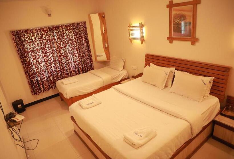 デラックストリプルルーム, The Woodlands Residency  Unmarried And Stag Groups Not Allowed