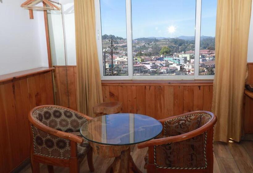 キングサイズベッドのスタンダードルーム, The Woodlands Residency  Unmarried And Stag Groups Not Allowed