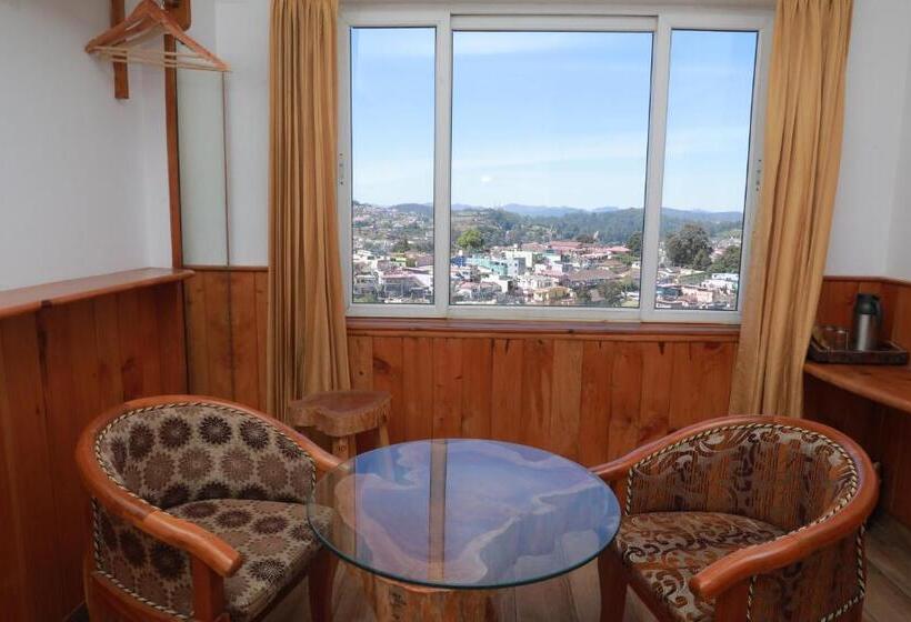 キングサイズベッドのスタンダードルーム, The Woodlands Residency  Unmarried And Stag Groups Not Allowed