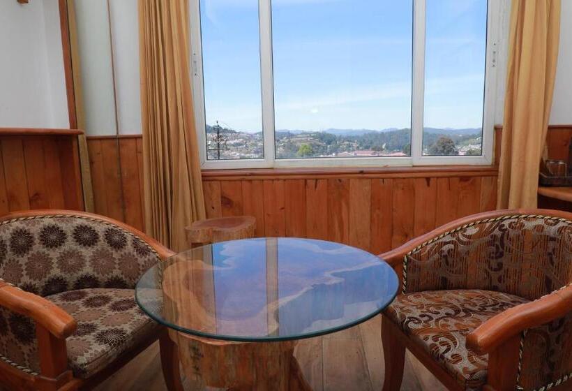 キングサイズベッドのスタンダードルーム, The Woodlands Residency  Unmarried And Stag Groups Not Allowed