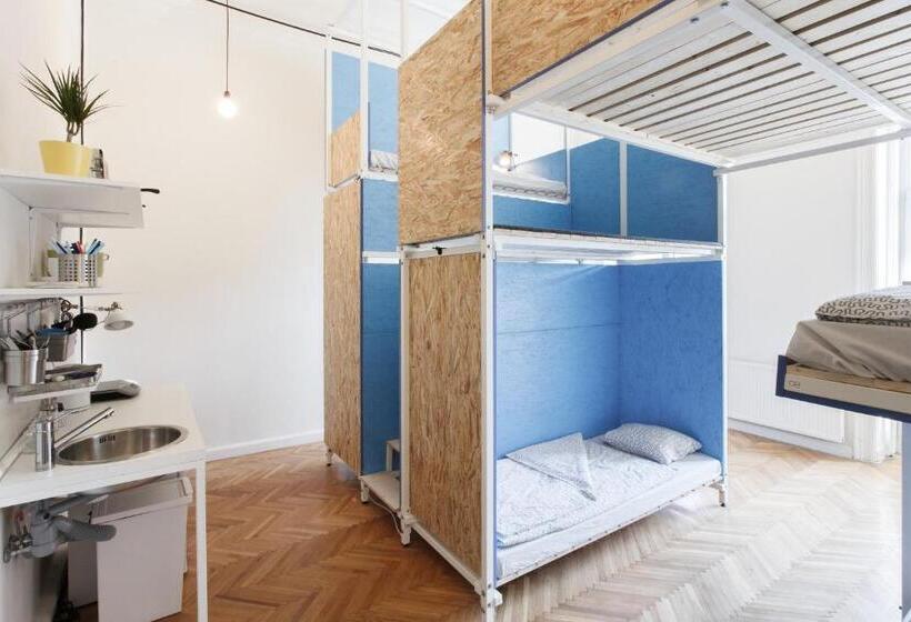 标准工作室带阳台, Avenue Hostel