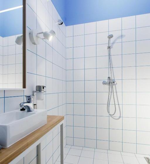 استودیو استاندارد با بالکن, Avenue Hostel