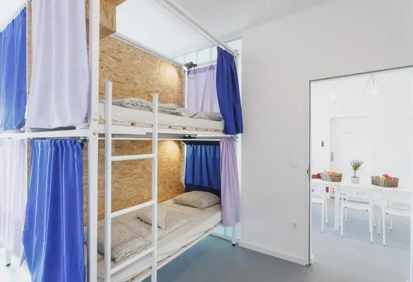 4 Bett Standardzimmer, Avenue Hostel