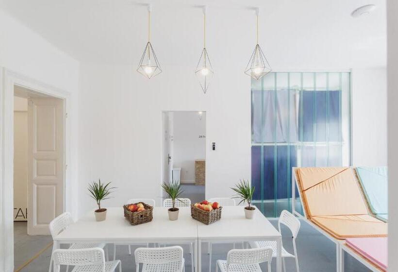 四人标准间, Avenue Hostel