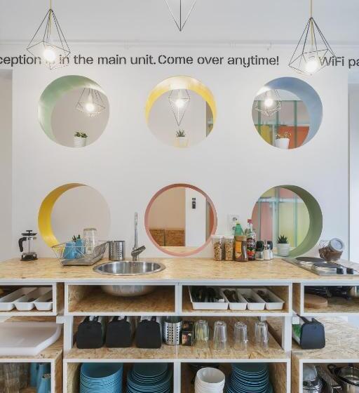 اتاق استاندارد چهار تخته, Avenue Hostel