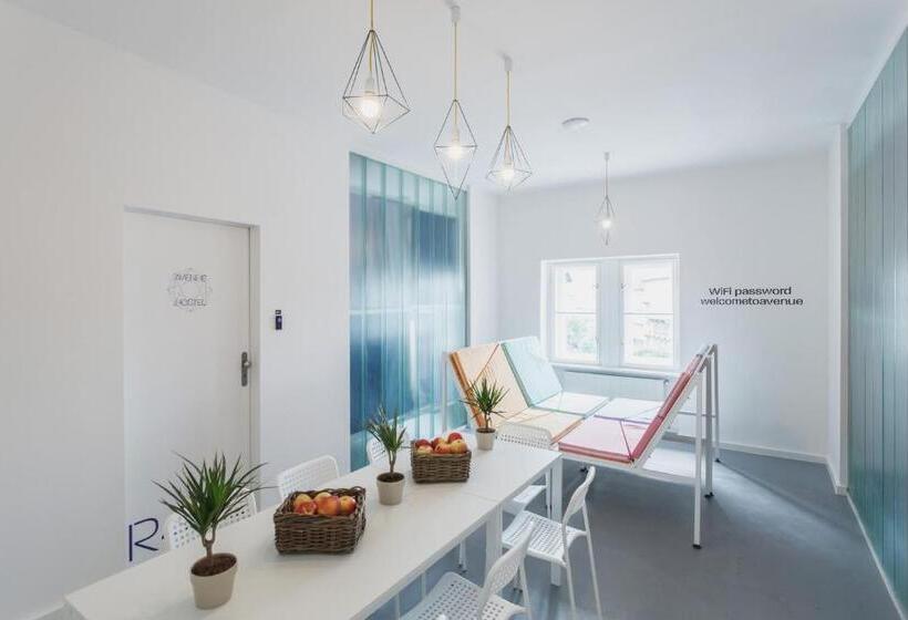 اتاق استاندارد چهار تخته, Avenue Hostel